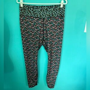EUC Nike Women’s Floral Pattern Leggings Size Large